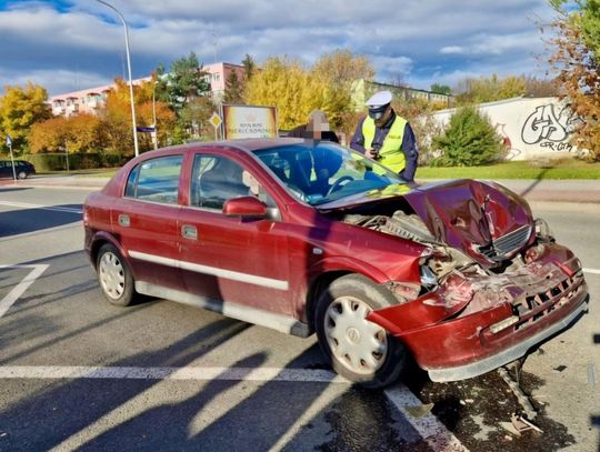 85-latek wjechał w autobus. Oślepiło go słońce 85-latek wjechał w autobus. Oślepiło go słońce