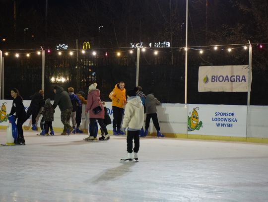 ARN zaprasza na lodowisko w okresie świątecznym!