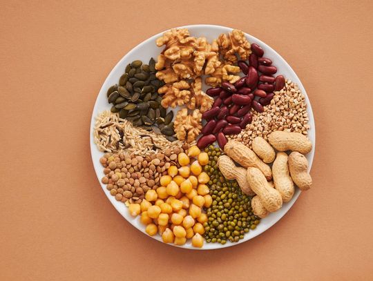 Bakalie w codziennej diecie – ile orzechów i suszonych owoców jeść dziennie?