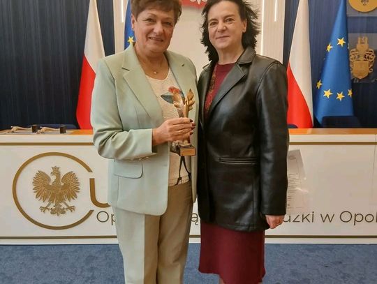 Bożena Węglarz wyróżniona. Dyrektorka SP nr 1 w Nysie z prestiżową statuetką