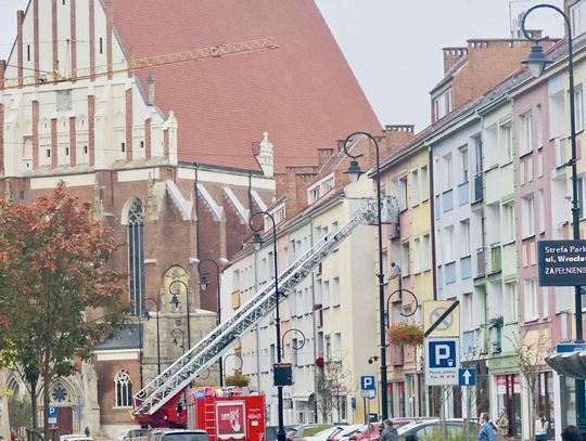 Czujni sąsiedzi wezwali służby – interwencja strażaków w Rynku