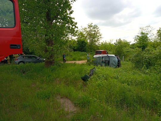 Dachowanie auta na trasie Goświnowice-Nysa