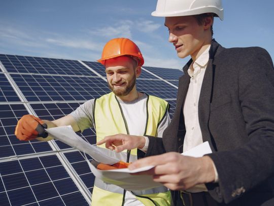 Dlaczego kompleksowa obsługa prawna jest ważna przy dużych projektach energetycznych?