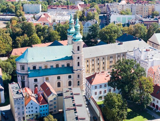 Dni Seniora już październiku. Cel? Jak się chronić przed dezinformacją i oszustami