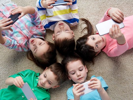 Do podstawówek wejdzie zakaz używania telefonów komórkowych Do podstawówek wejdzie zakaz używania telefonów komórkowych