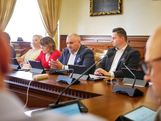 Droga do nowego szpitala, rondo i przebudowy –  duży projekt Powiatu Nyskiego