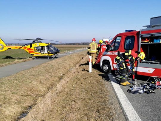 Droga wojewódzka 414 zablokowana! Zderzenie busa z samochodem osobowym