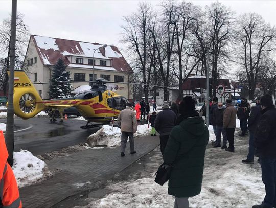 Helikopter wylądował na rondzie. Trwa reanimacja