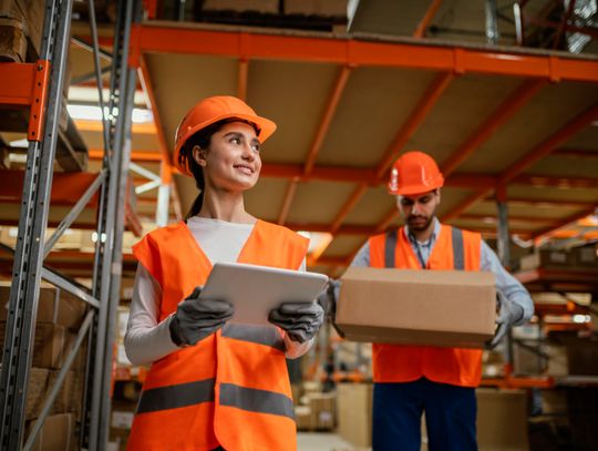 Jak ograniczyć rotację wśród pracowników produkcyjnych i magazynowych?