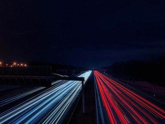 Karetka dachowała na autostradzie A4