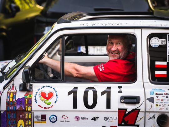 Kilkadziesiąt Fiatów 126 p wyrusza z Wrocławia do Normandii. Cel? Pomóc dzieciom po wypadkach