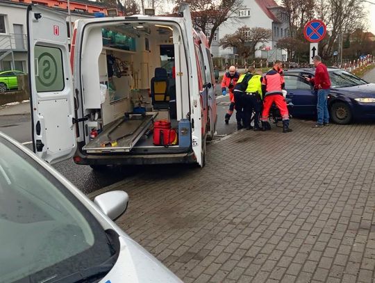 Kobieta miała objawy zawału. Policjanci ruszyli na pomoc