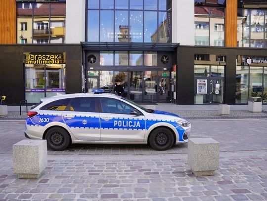 Kolega i policjanci ruszyli na pomoc 23-latkowi