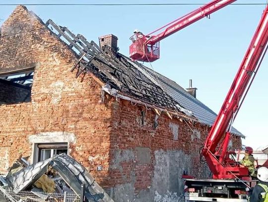 Kolejny groźny pożar. Spłonął dom, rodzina bez dachu nas głową