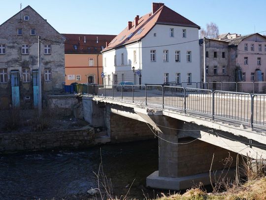 Kolejny most do remontu. Prace po powodzi postępują, lecz powoli
