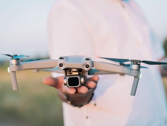 Latasz dronem? Od teraz musisz posiadać polisę OC