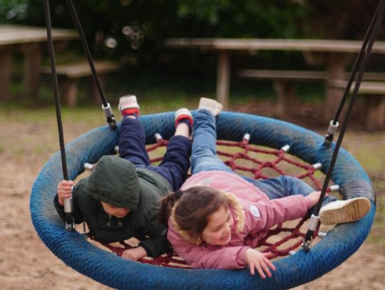 Liny na huśtawkę — jak wybrać bezpieczny i trwały sznur dla dzieci i dorosłych