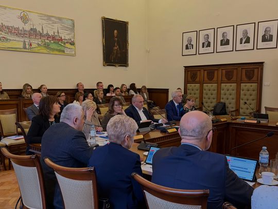 Marynarki, faktury i wniosek o odwołanie starosty Marynarki, faktury i wniosek o odwołanie starosty