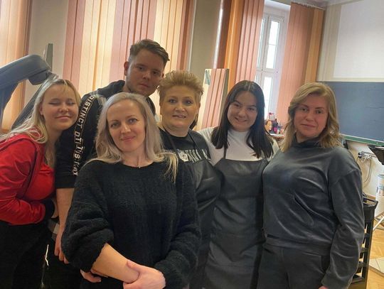 Metamorfoza pań z Ukrainy. Pomogli uczniowie Budowlanki