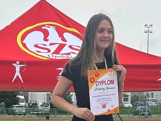 Michalina z Białej Nyskiej Mistrzynią Województwa! Złoto w pchnięciu kulą dla uczennicy ZSP