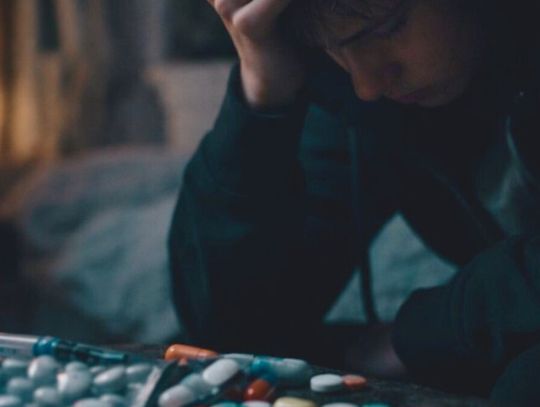 Młodzi mieszają leki i opioidy. Najmłodszy pacjent miał 9 lat Młodzi mieszają leki i opioidy. Najmłodszy pacjent miał 9 lat