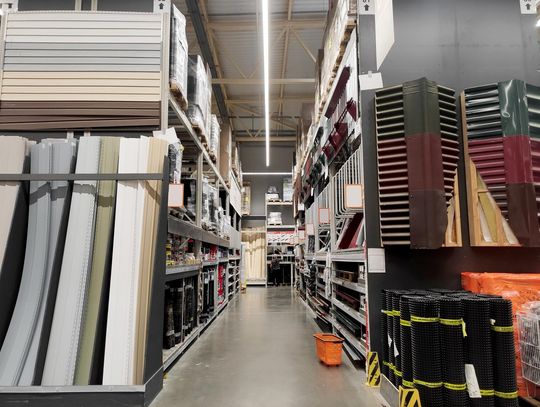 Na co zwrócić uwagę przy wyborze hurtowni budowlanej?