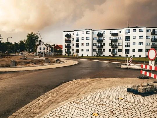 Nie zdążą przed pierwszym dzwonkiem. Rondo przy Grodkowskiej z opóźnieniem