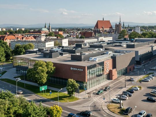 Nowe punkty w DEKADZIE. Będzie także większy Rossmann