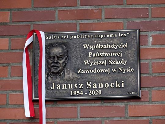 Nyska uczelnia upamiętniła Janusza Sanockiego