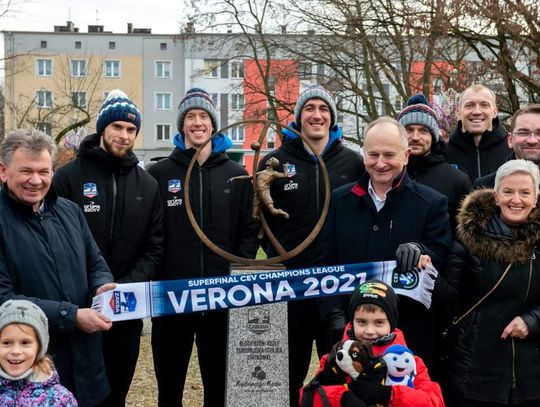 Odsłonięto pomnik upamiętniający triumf Grupy Azoty ZAKSY Kędzierzyn-Koźle w Lidze Mistrzów