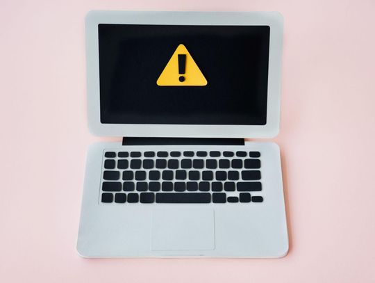 Ofiary manipulacji? Co piąty Polak nie sprawdza informacji