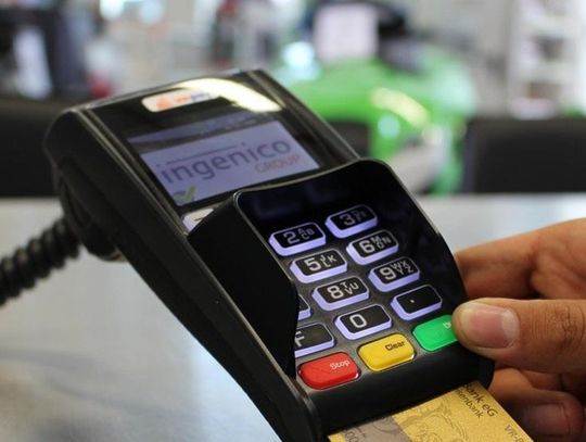Parafia: "Można składać ofiary przez telefon i kartę"
