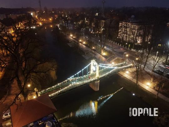 Pięknie oświetlony most w naszym regionie - zobacz zdjęcia