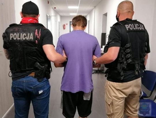 Policjanci zatrzymali włamywacza, który okradał mieszkania