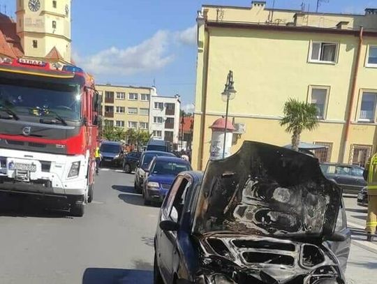 Pożar auta na otmuchowskim Rynku