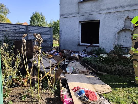 Pożar domu jednorodzinnego w Makowicach. Osiem zastępów straży w akcji