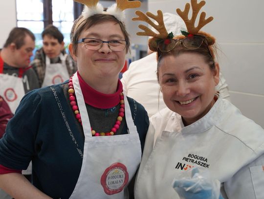 Robili trójwymiarowe dekoracje świąteczne Robili trójwymiarowe dekoracje świąteczne