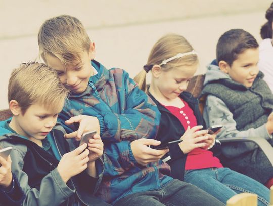 Rząd inspiruje się Australią. Większość Polaków chce ograniczeń Rząd inspiruje się Australią. Większość Polaków chce ograniczeń