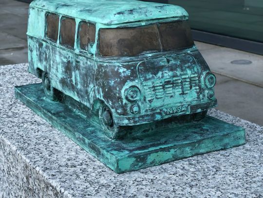 Rzeźba kultowej Nyski stanęła przy Dekadzie