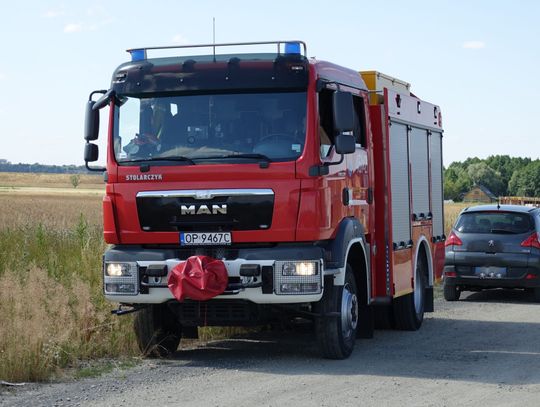 Samochód osobowy wjechał w bramę posesji