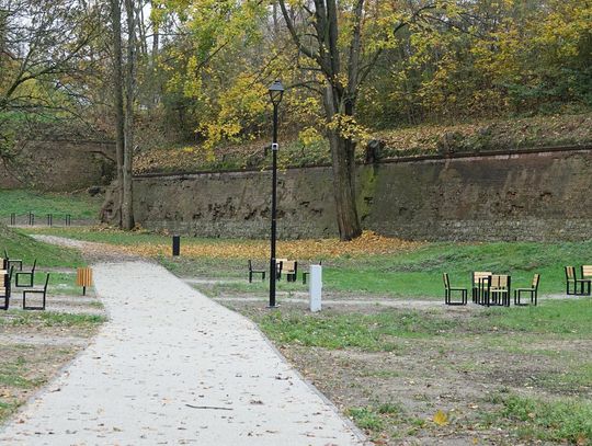 Ścieżka przez Suchą Fosę idealna na spacery