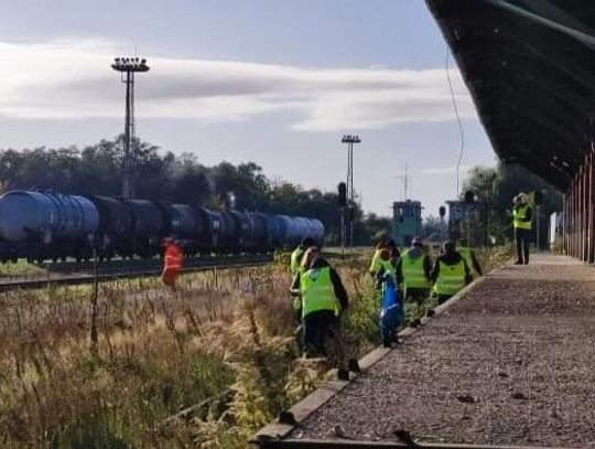 Skazani z Zakładu Karnego w Nysie sprzątali miasto