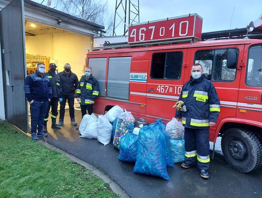 Strażacy pomagają choremu chłopcu