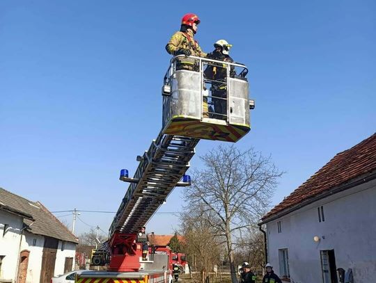 Strażakom w akcji gaśniczej pomogła autodrabina