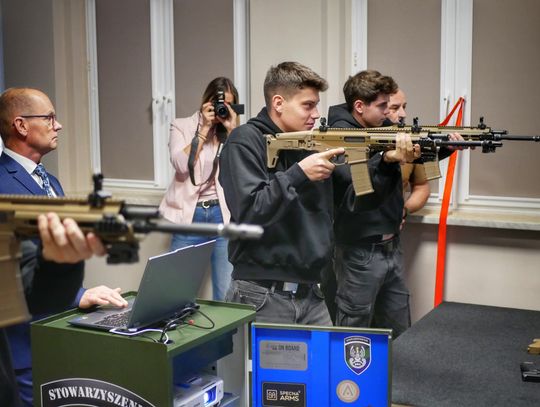 Strzał w dziesiątkę! Wirtualna strzelnica oficjalnie otwarta w nyskim Mechaniku