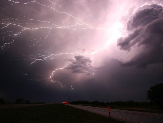 Synoptycy znów ostrzegają przed silnym wiatrem i burzami