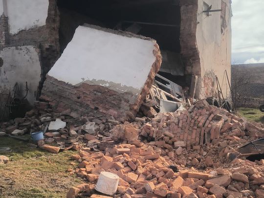 Tragiczny wypadek. Zawaliła się stodoła, zginął mężczyzna