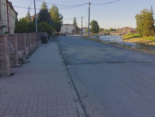 Ulica Andersa nadal bez nawierzchni - mija dziewięć miesięcy po powodzi