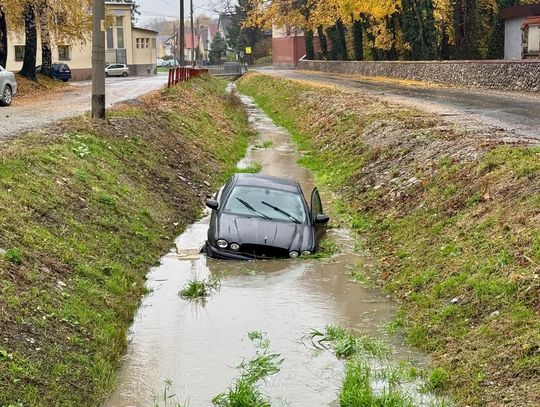 Wjechał Jaguarem do rowu. Miał blisko dwa promile alkoholu