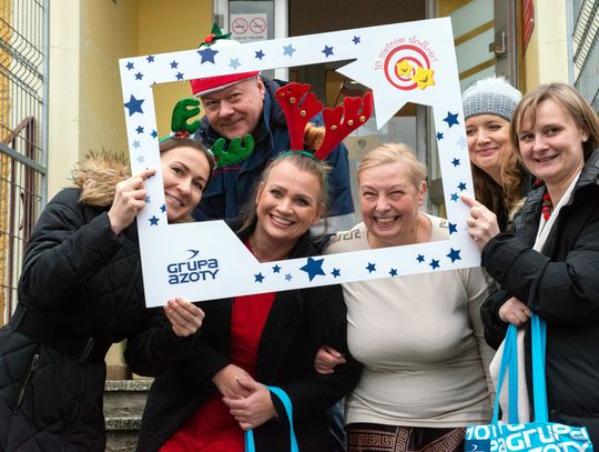 Wolontariusze z Grupy Azoty ZAK wcielili się w Św. Mikołajów!